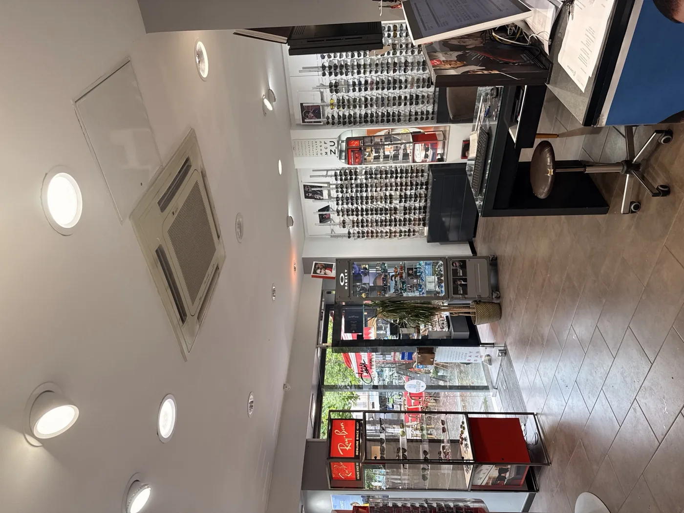 Intérieur de la boutique Vision 12